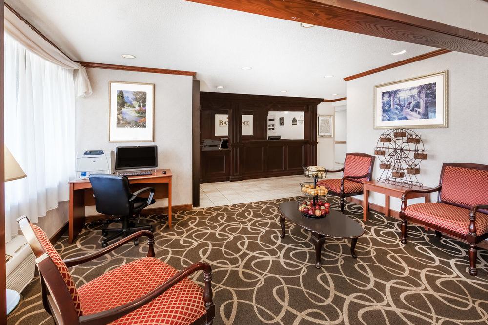 Отель Baymont By Wyndham Grand Rapids Airport Каскейд Экстерьер фото