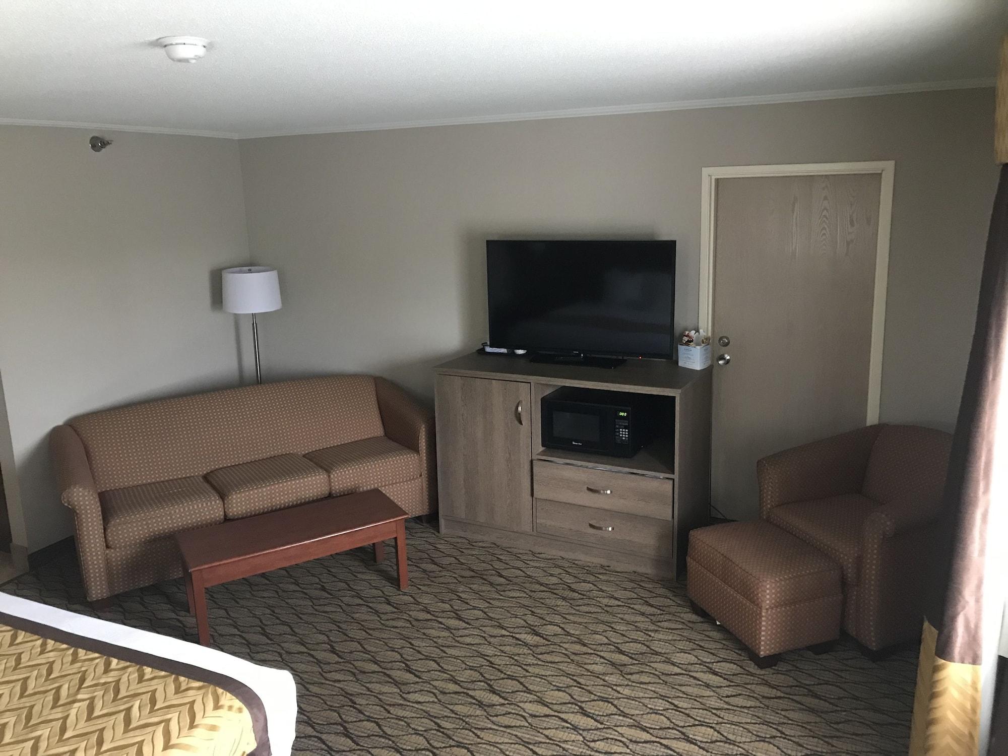 Отель Baymont By Wyndham Grand Rapids Airport Каскейд Экстерьер фото